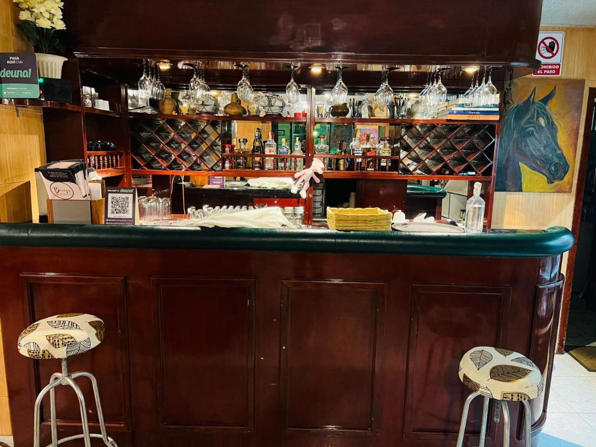 Hotel Estrellita Inn Alameda 키토 외부 사진