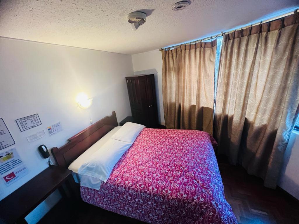 Hotel Estrellita Inn Alameda 키토 외부 사진